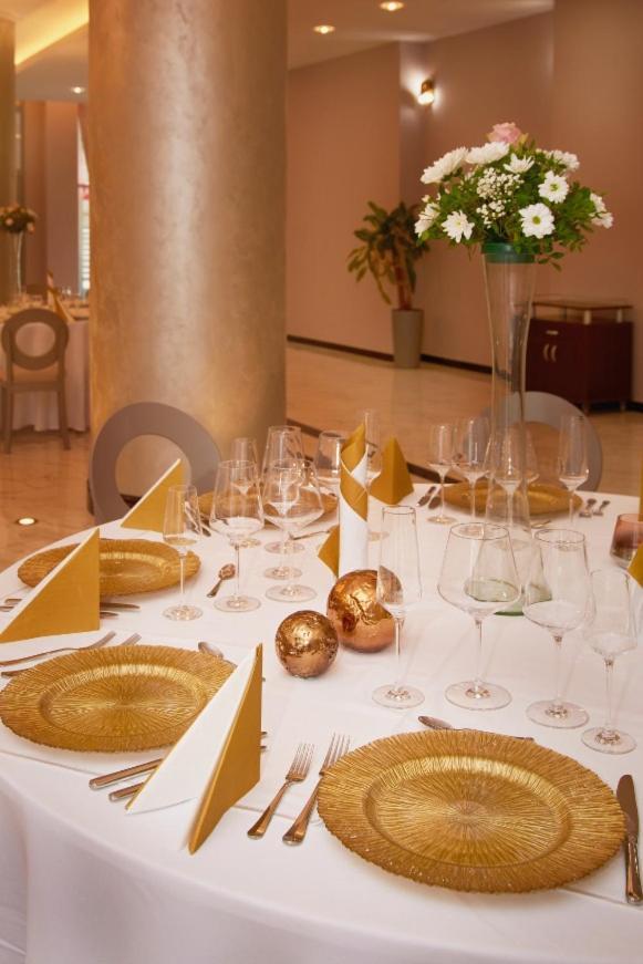 Hotel Univers Cluj-Napoca Eksteriør bilde