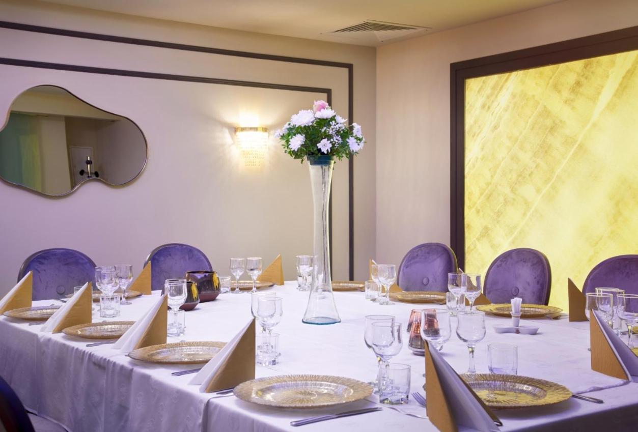 Hotel Univers Cluj-Napoca Eksteriør bilde