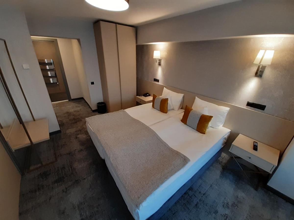 Hotel Univers Cluj-Napoca Eksteriør bilde